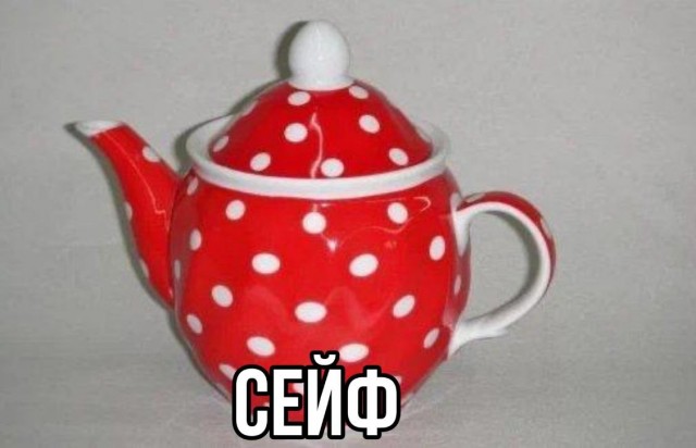 Премия "хаслер дня" уходит 16-летнему школьнику из Брянска, который украл у мамки $10к, лежавшие в старом чайнике.