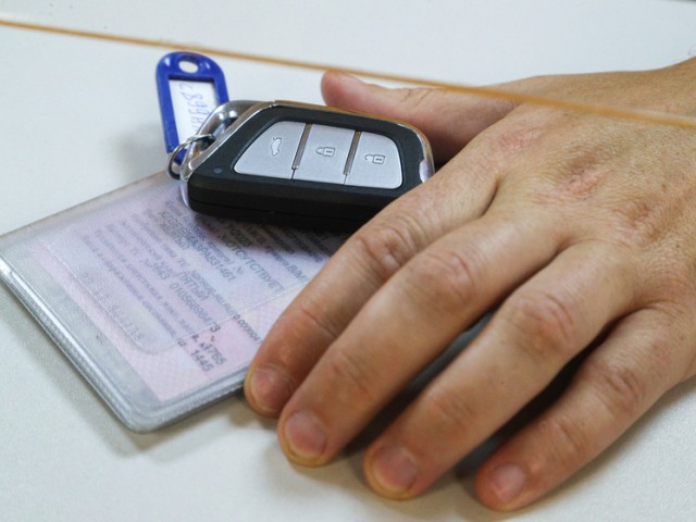 В РФ перестанут автоматически продлеваться водительские права