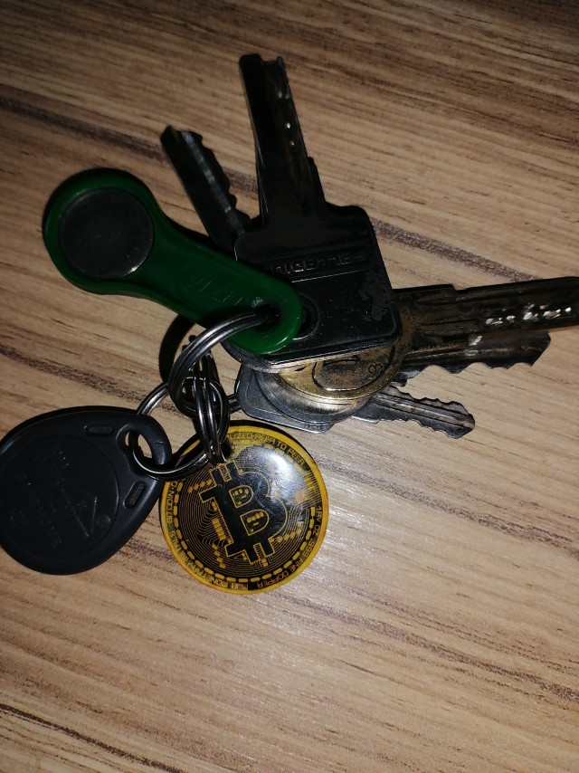 Брелоки. У кого какие?