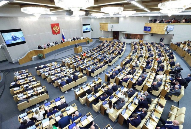 «Единая Россия» перед выборами в Госдуму смягчает риторику