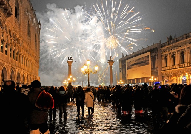 Как встречали 2010-й во всем мире