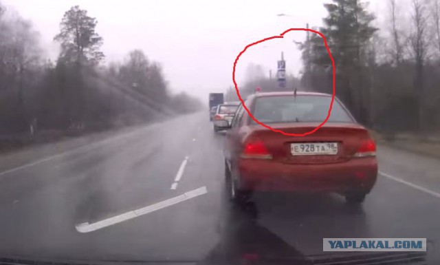 Вышел на обгон, и чуть не наложил кирпичей