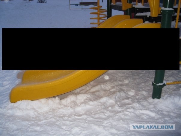 Малолетнии преступники исписали площадку!