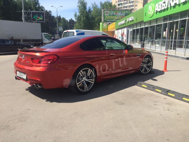 Очередной водитятел намерено не пропускал "скорую"