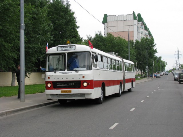 Автобус из прошлого ездит по Москве