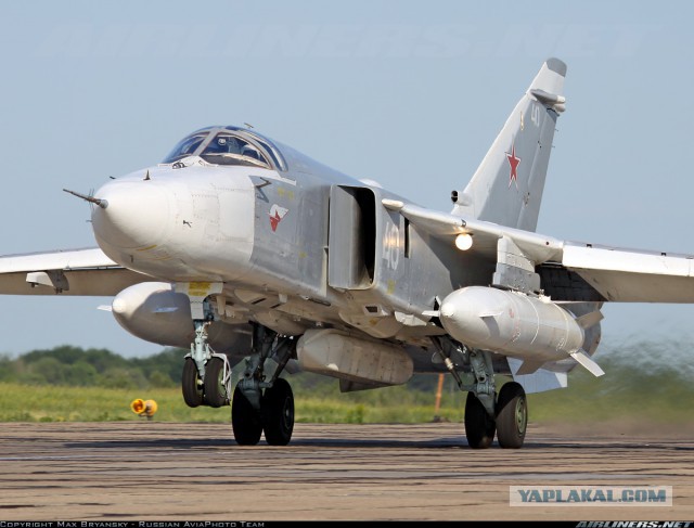 Самолеты ВКС России после минометного обстрела авиабазы Хмеймим в Сирии