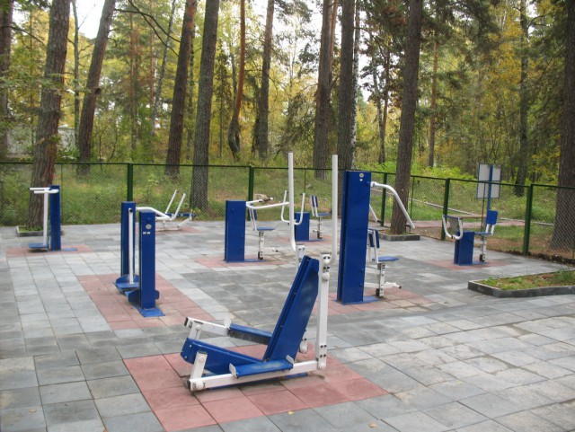 Спортивный уголок на рабочем месте.