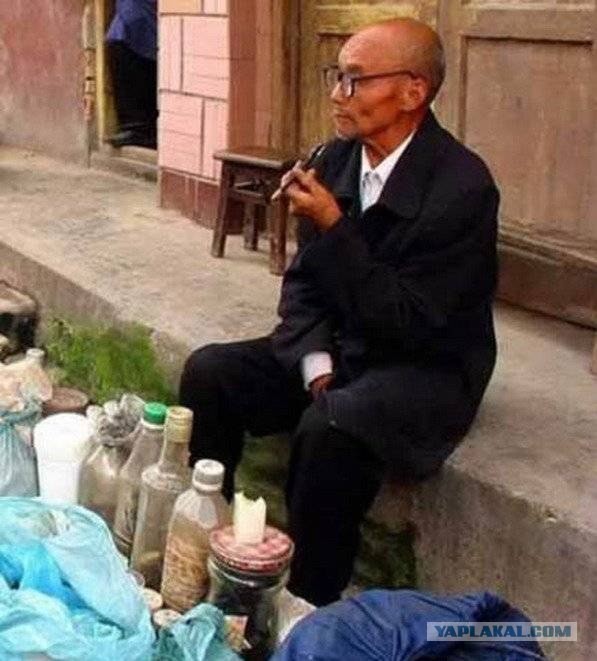 Вам баночку поставить? А десяток?