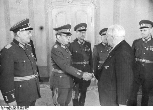 Генералы вермахта после "парада побеждённых".