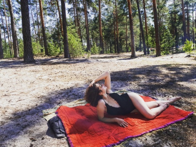 Маринка, давай фоткай быстрее, я же позирую