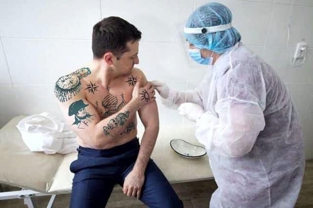 Вакцинация Зеленского породила шутки и мемы