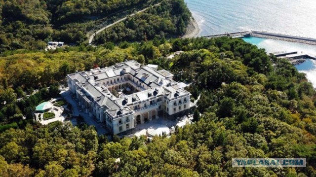 Что случилось с великолепными дворцами Романовых после революции 1917 года?