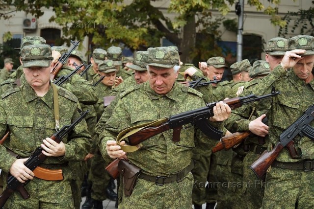 Даже стрелять не обучали