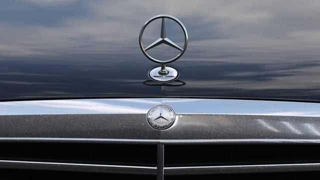 Mercedes отключит поддержку большинства сервисных программ в России