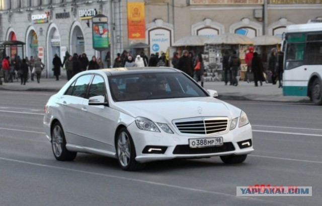 Павел Дуров сбил полицейского.