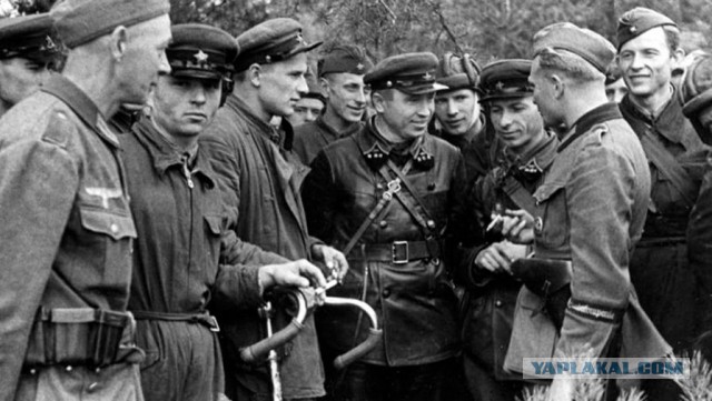 На Украине в годовщину начала ВОВ снесли памятники советским солдатам