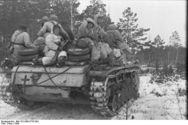StuG III под кличкой "Гадюка", самая массовая в производстве с которой пришлось встретиться нашим дедам.