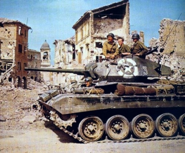 Цветные фотографии бронетехники времён Второй мировой войны