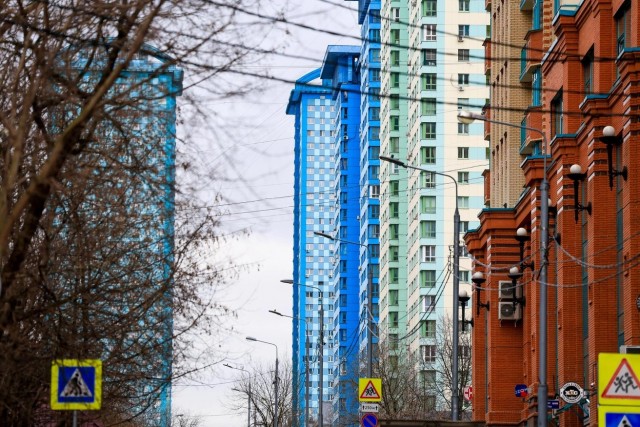 Желающих покупать жилье уже не осталось? Девелоперы замораживают новостройки — как это отразится на ценах и качестве
