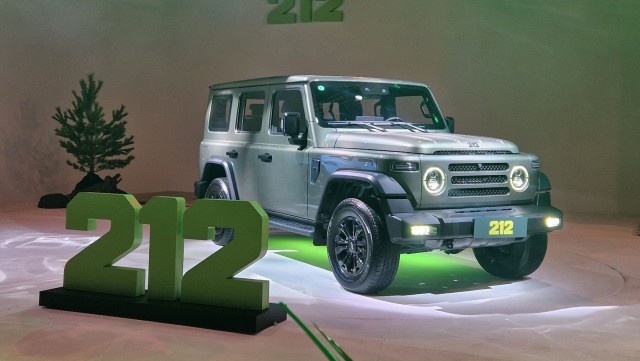 BAW представил в России внедорожник 212 с двумя неразрезными мостами и тремя блокировками. Цена китайского уазика - 4, 4 млн руб