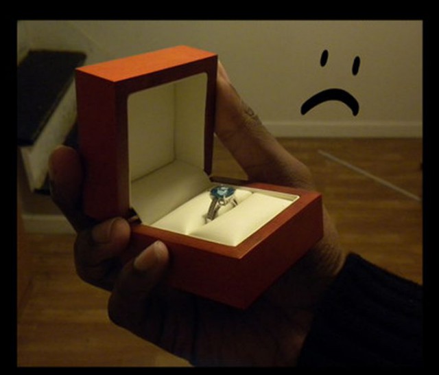 Девушка не взяла кольцо и отказалась выйти замуж