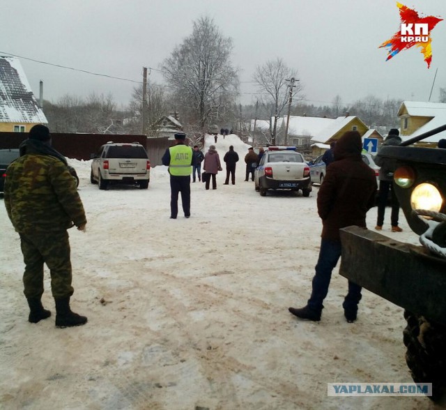В Псковской области СОБР окружил дом, из которого подростки стреляли по полиции
