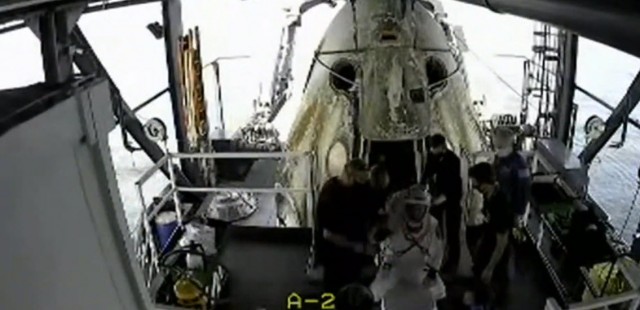 Прямо сейчас в прямом эфире посадка SpaceX DM-2