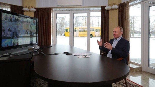 Снова "съемка из бункера"?! Где верхушки деревьев-то?!