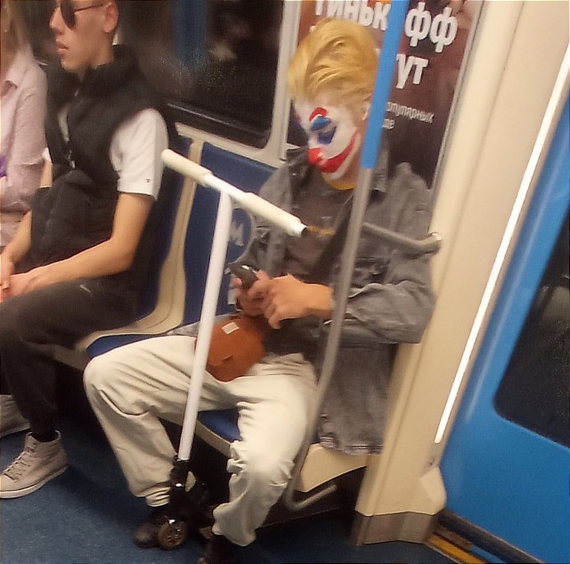 Модные и странные личности из московского метрополитена