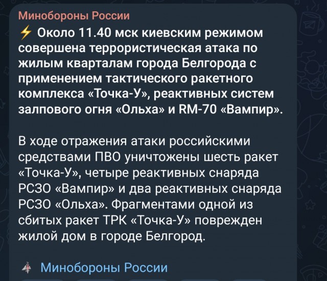 У обрушившегося дома рухнула крыша, которая накрыла спасателей