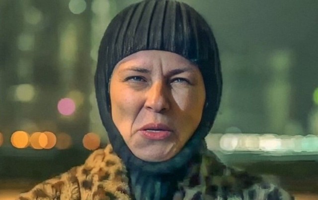Экс-вокалистка группы Demo Саша Зверева приехала из США в Россию на заработки.