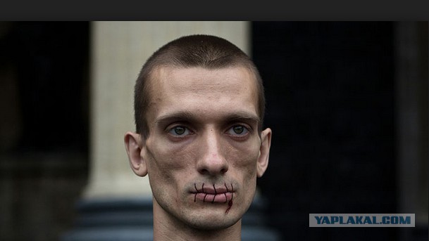 Павленский повесился на Красной площади