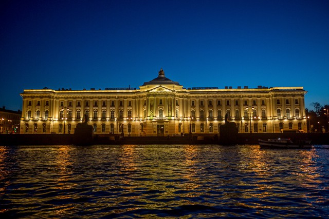 Белые мосты и разводные ночи