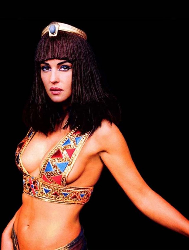 20 самых сексапильно одетых киногероинь