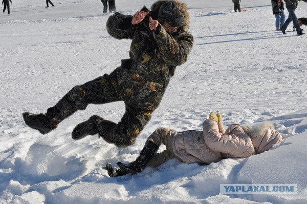 Фотожаба: Сейчас он ей...