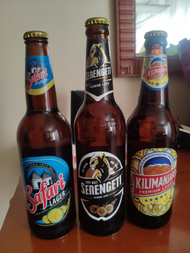 Летний пост, дамы в купальниках
