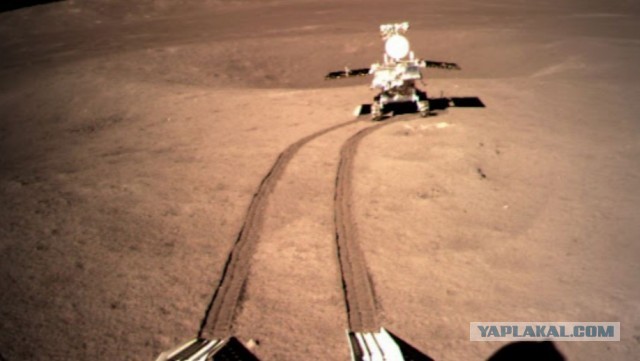 Китайцы заподозрили США во лжи с высадкой на Луне из-за скафандров NASA