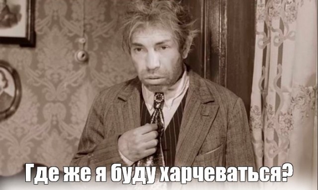 Это эстонская Нарва. Место, где стоял танк-памятник Т-34. Местные жители принесли сюда цветы и свечи.