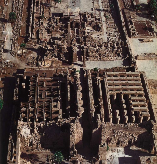 Что скрывается под обелиском царицы Хатшепсут и почему на гранитном монолите мы видим разницу в оттенке?