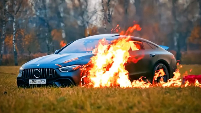 В США блогер проехался по полю на новеньком Ferrari