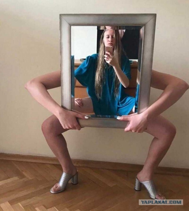 Галерея людей, выставляющих на продажу зеркало