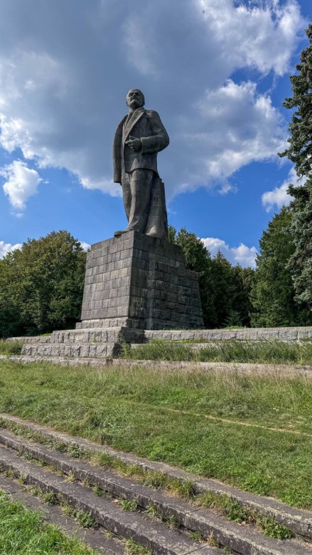 Гигантская голова Ленина