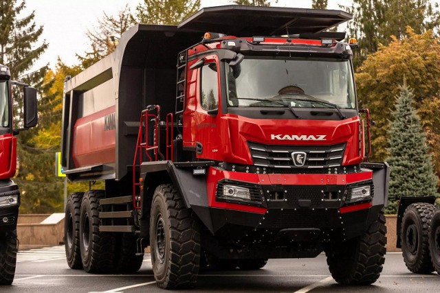 КамАЗ представил свой самый большой грузовик «Атлант-65» грузоподъемностью 65 тонн
