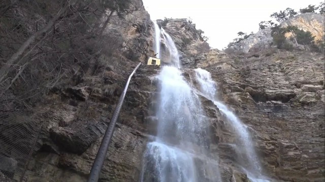 Водопад Учан-Су "взбесился" из-за Балканского циклона.
