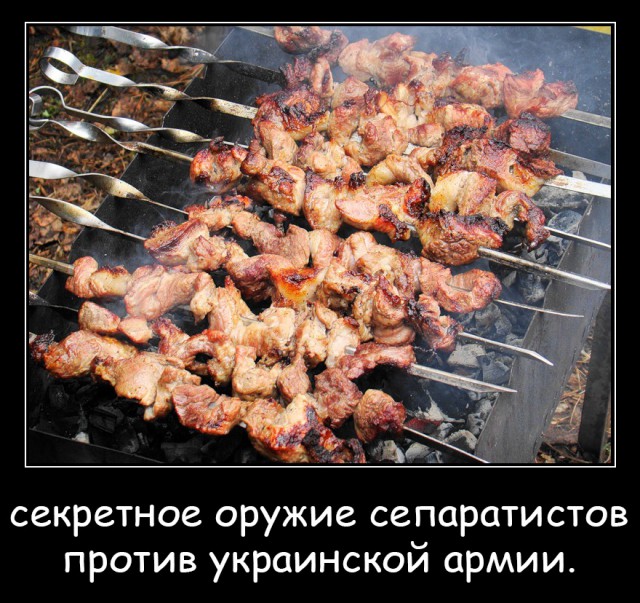 Бронетранспортеры с российскими флагами