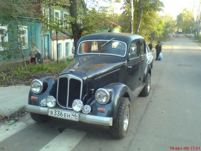 Заходишь в простой питерский двор... А там...!