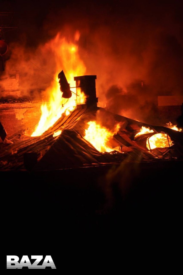 В элитном подмосковном посёлке Вешки ФСБ проводит масштабную спецоперацию - местный житель отстреливается из дома