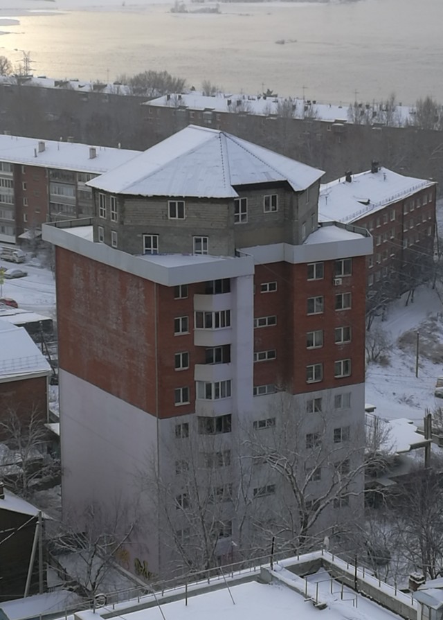 Нижегородец установил шашлычную с бассейном на крыше дома в Кстове