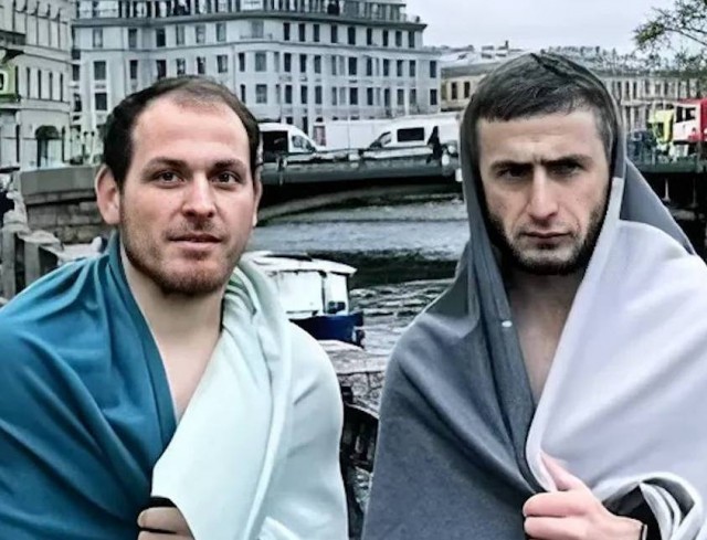 СПБ! Автобус упал в воду после столкновения с каршерингом у Поцелуева Моста