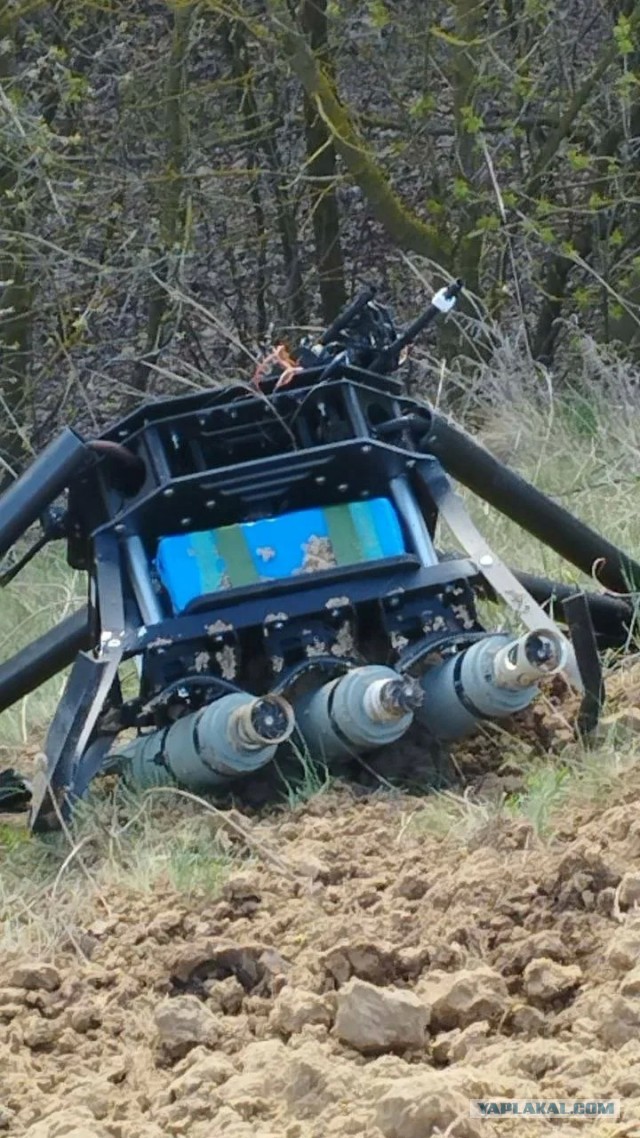 Царь-дрон с возможностью подвеса авиабомбы ФАБ-250 презентовали на "Армии-2024".